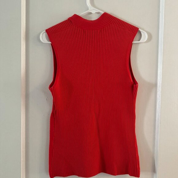 August Silk Knits Red V-Neck Sleeveless Sweater Top - Picture 2 of 2